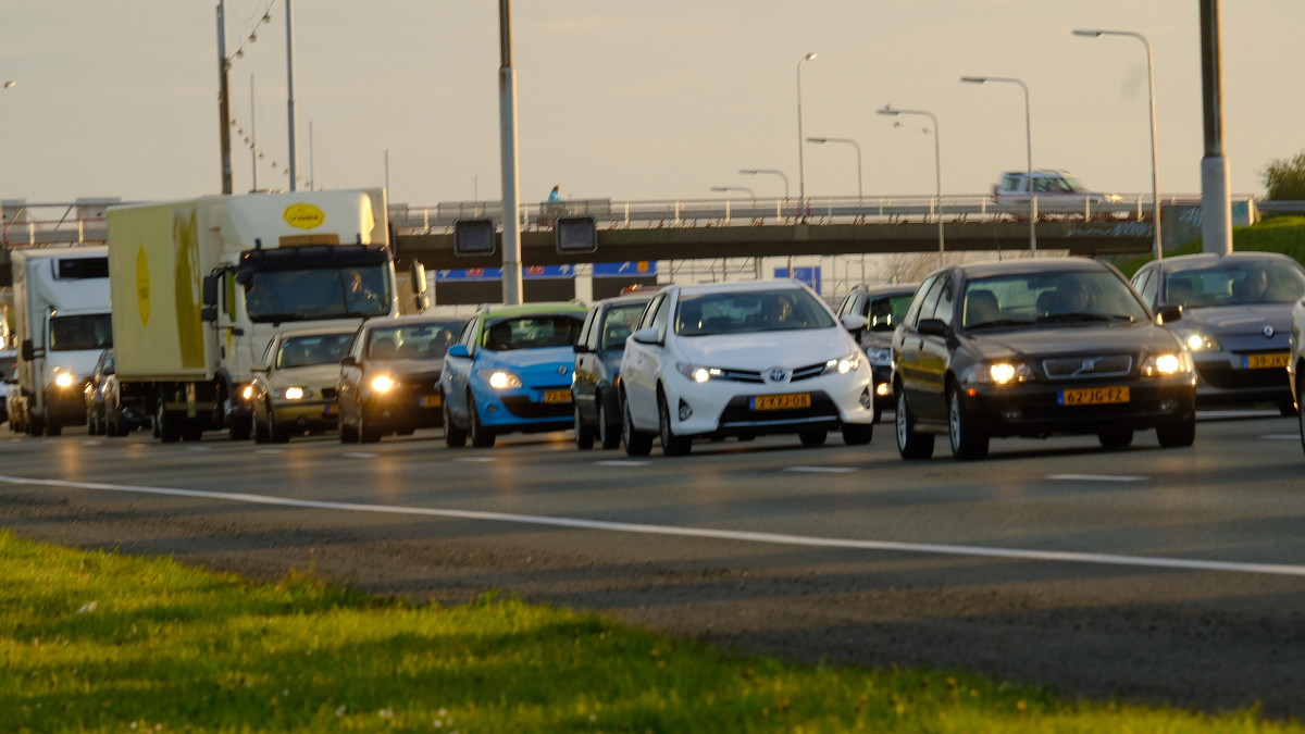 'Spookrijder' veroorzaakt ongeluk op A2 bij Vinkeveen: één rijstrook open. 'Spookrijder' veroorzaakt ongeluk op A2 bij Vinkeveen: één rijstrook open.